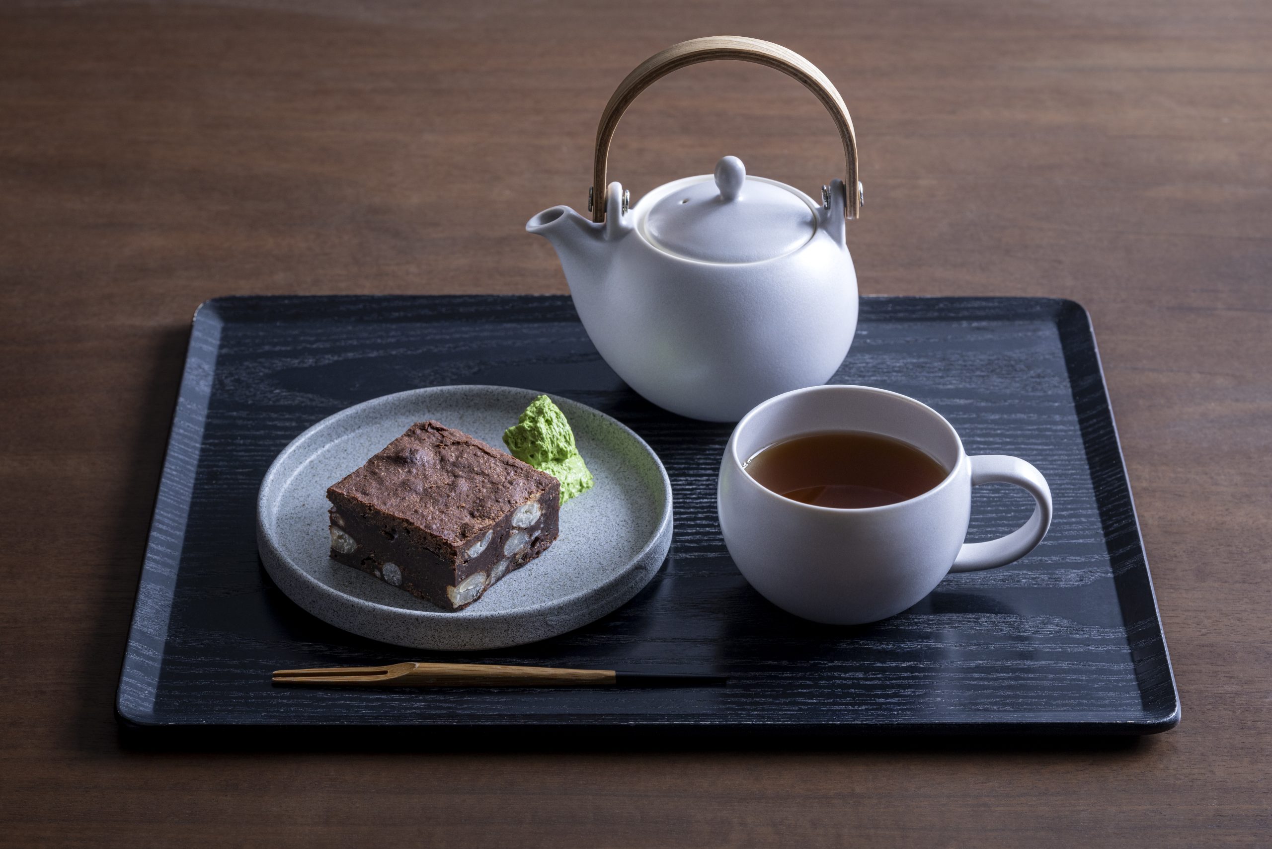 カフェメニュー「とら豆のブラウニーと静岡茶セット」の画像